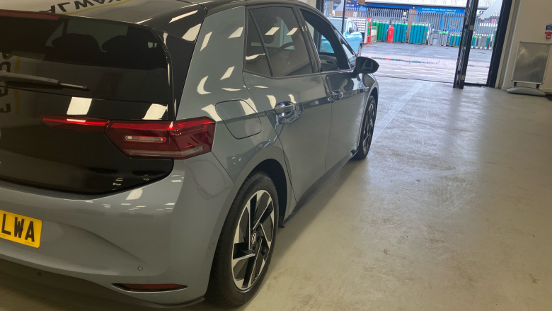 Volkswagen ID.3 107KW Family Pro 58kWh 5dr Auto Electric Hatchback